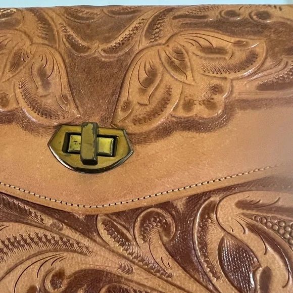 Vintage Tooled leather bag - Picture 13 of 14